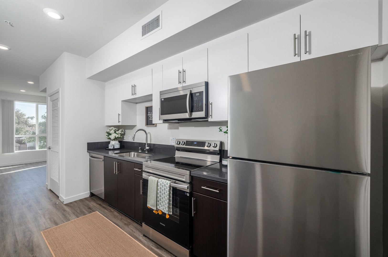 Los Angeles Apartment: 3567 Chesapeake Ave