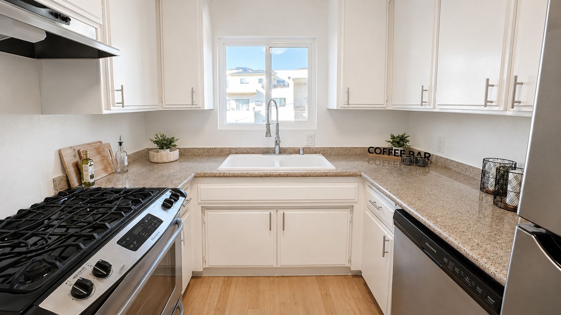 Burbank Apartment: 604 E Orange Grove Ave