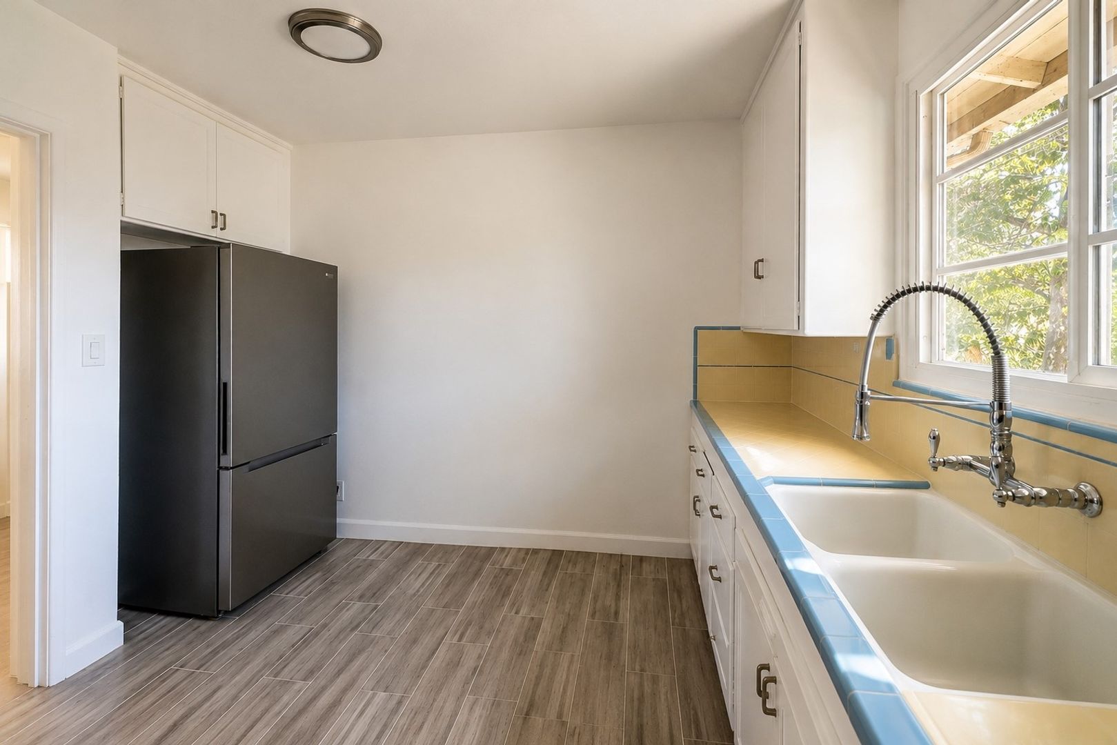 Glendale Apartment: 1553-1555 Riverside Dr.