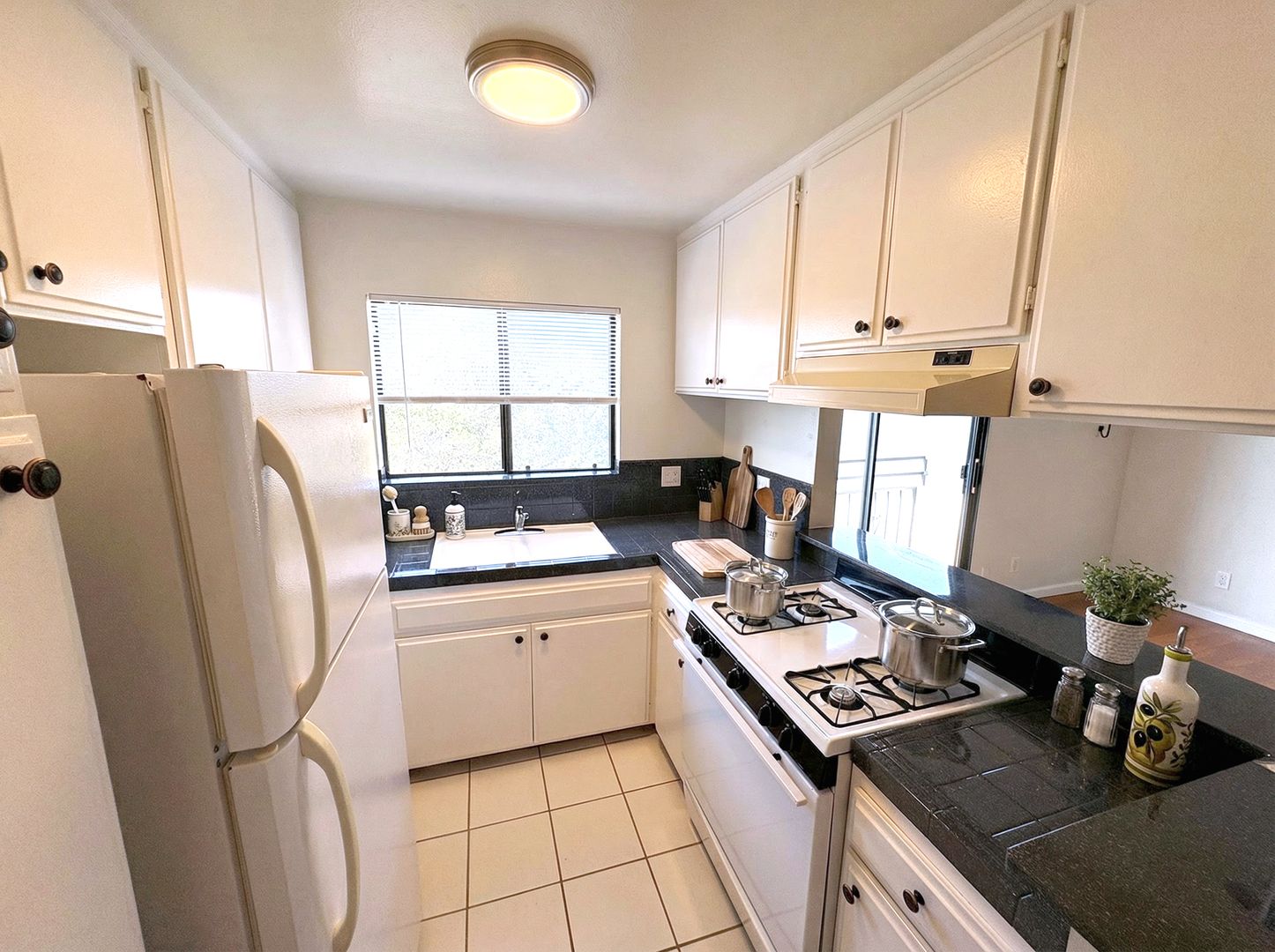 Los Angeles Apartment: 4436 Franklin Ave.