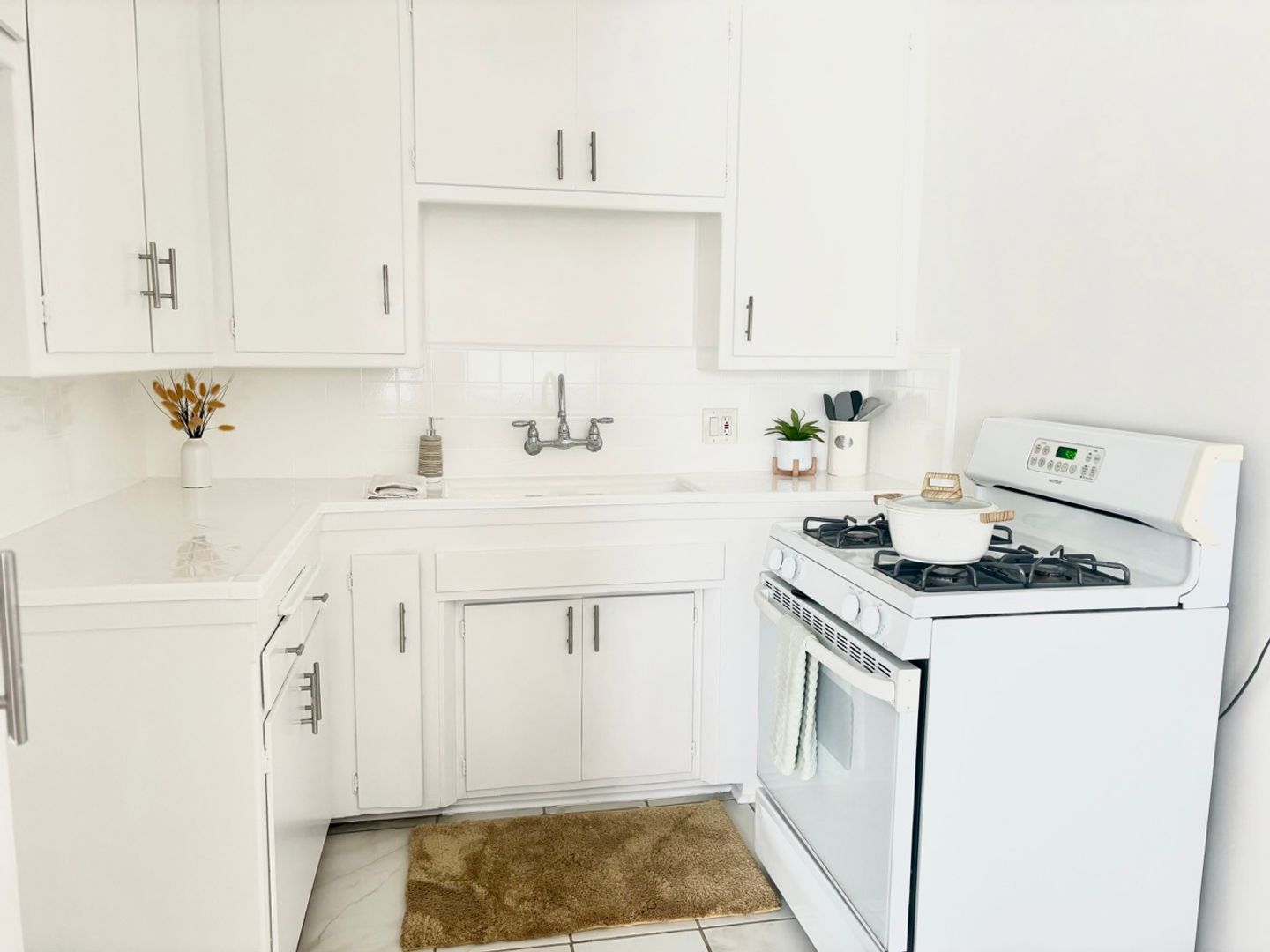 Los Angeles Apartment: 4014 Perlita Ave