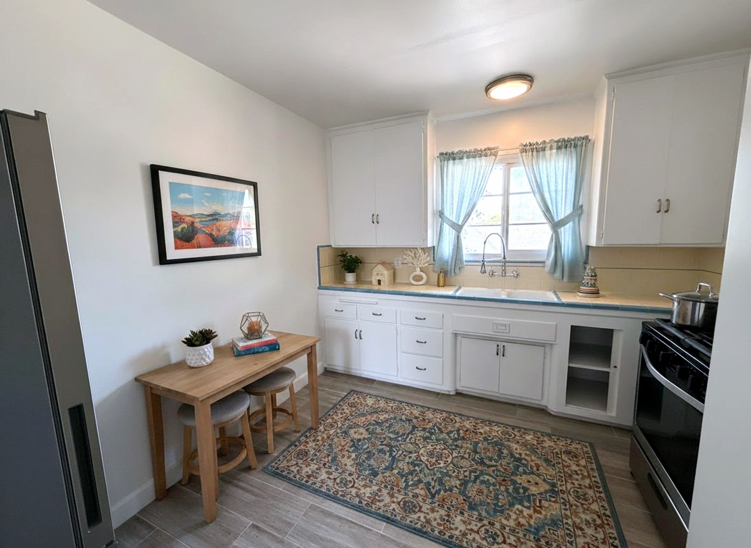 Glendale Apartment: 1553-1555 Riverside Dr.