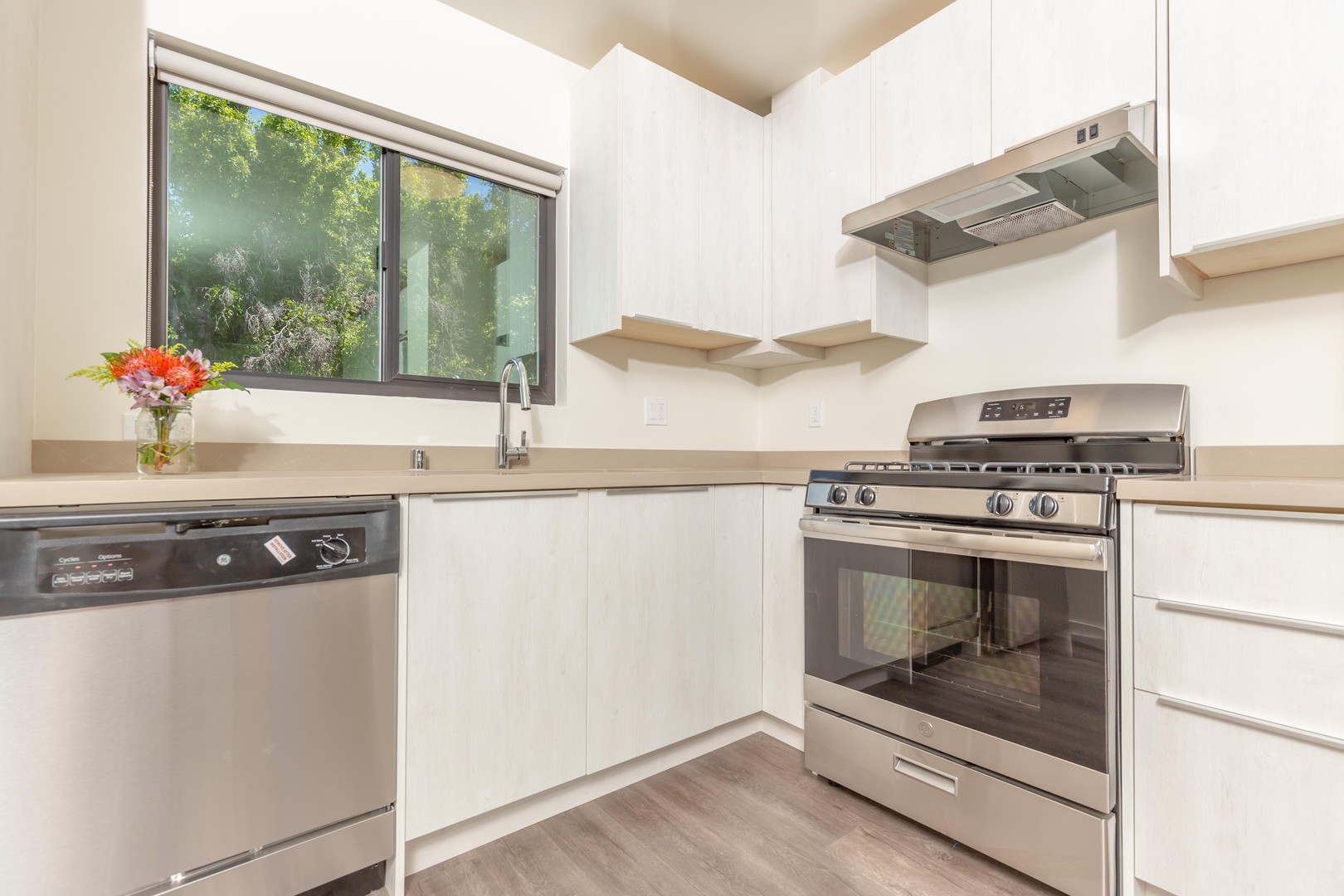 Los Angeles Apartment: 1330 N Martel Ave