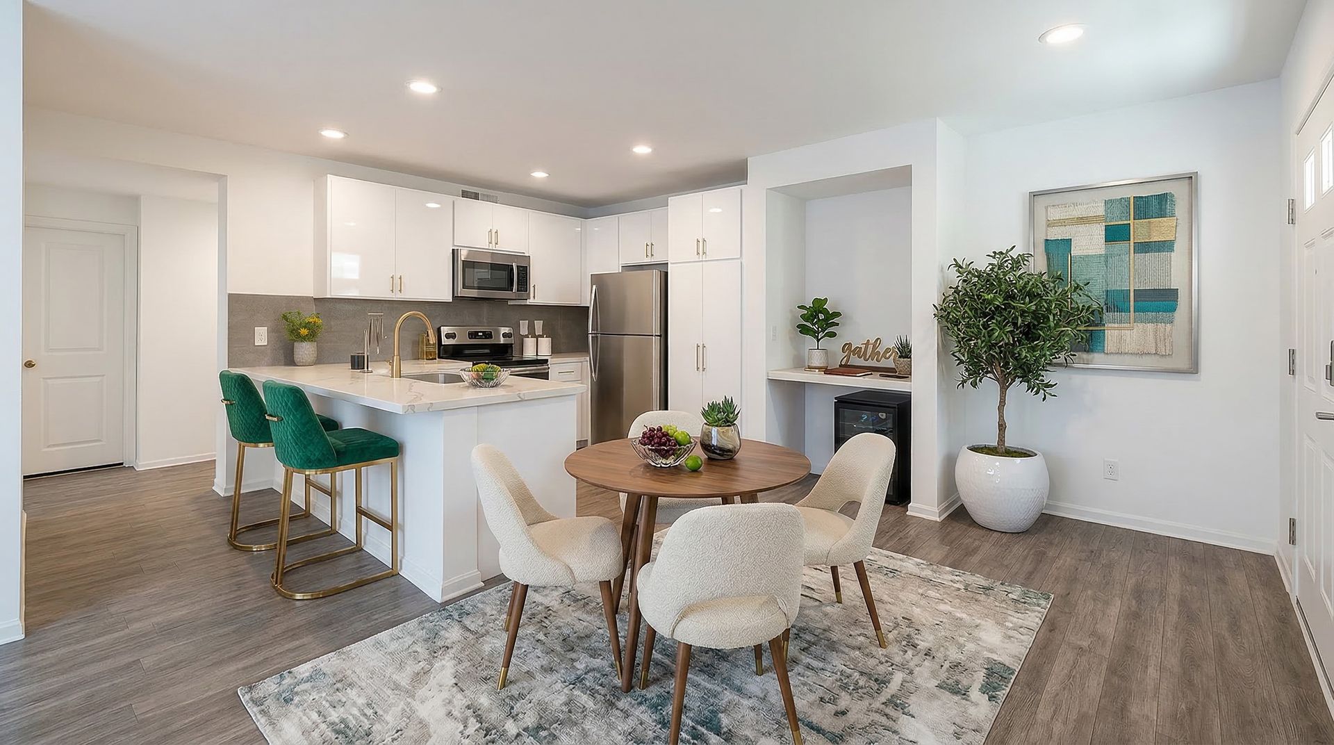 Los Angeles Apartment: 3400 Cahuenga Blvd