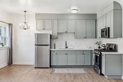 Gorgeous Studio and 1 Bedroom Units! Fully and newly renovated units with lots of natural light. – photo 1
