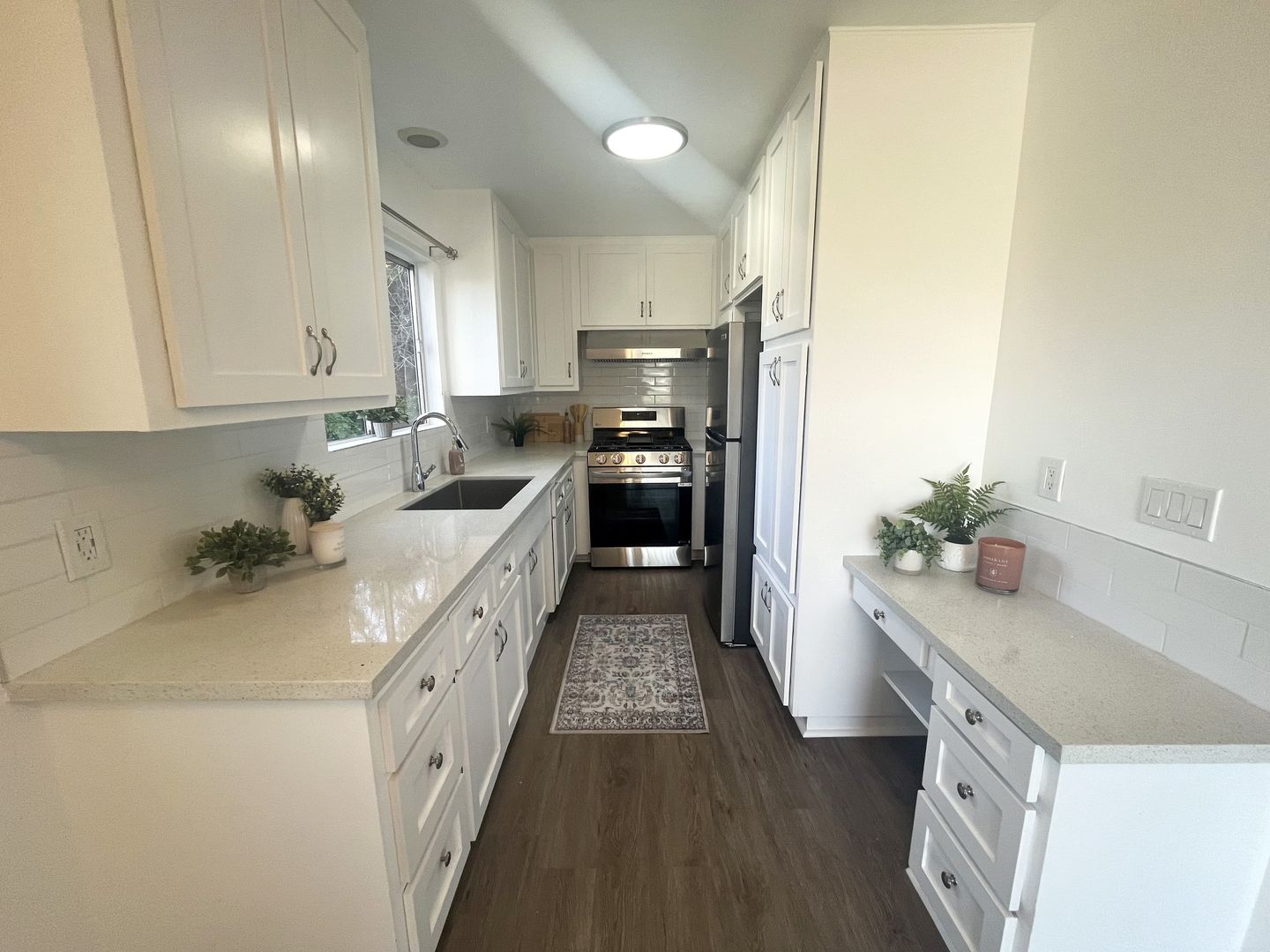 Los Angeles Apartment: 2849 Waverly Dr