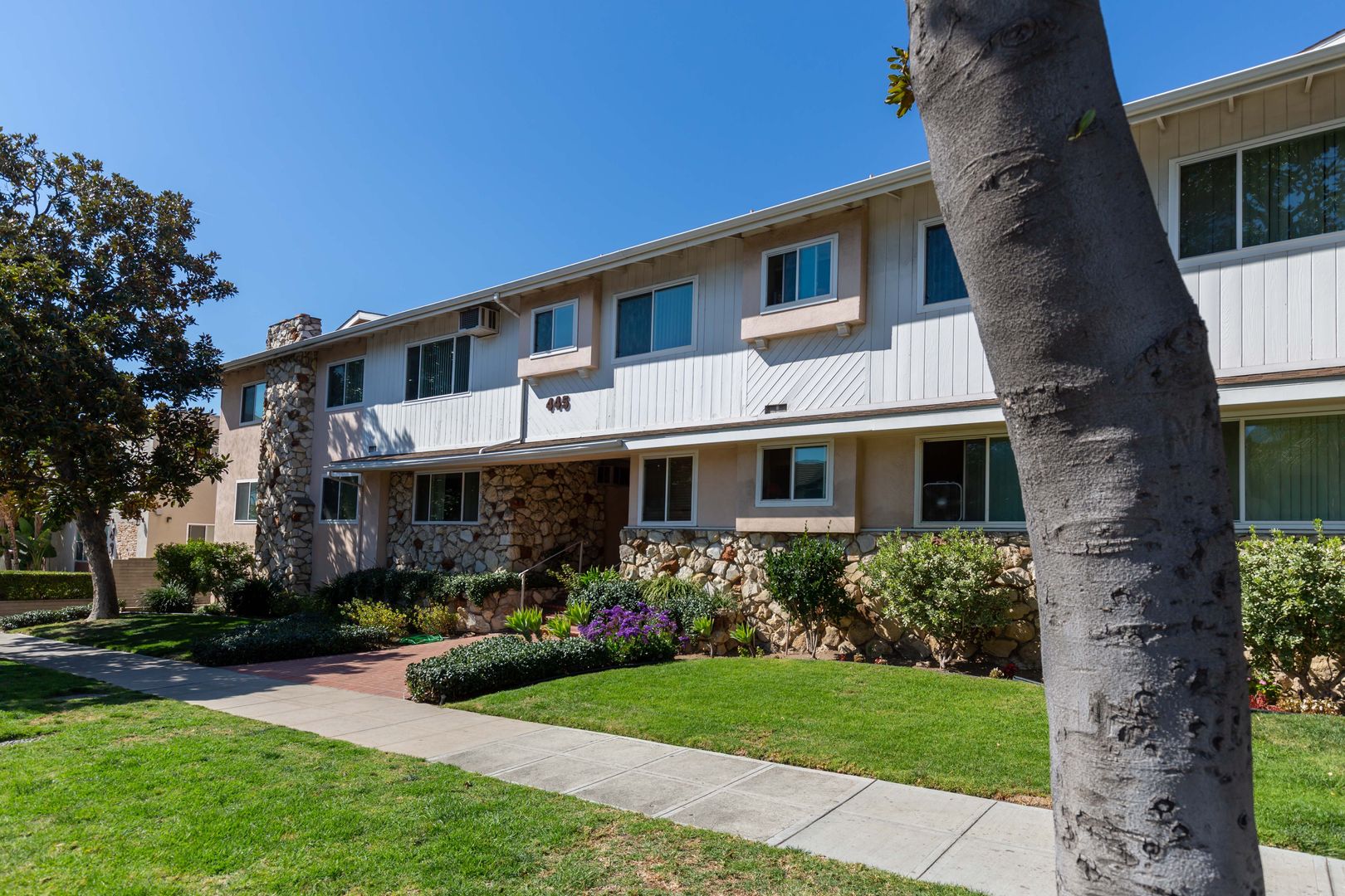 Burbank Apartment: 445 E Magnolia Blvd
