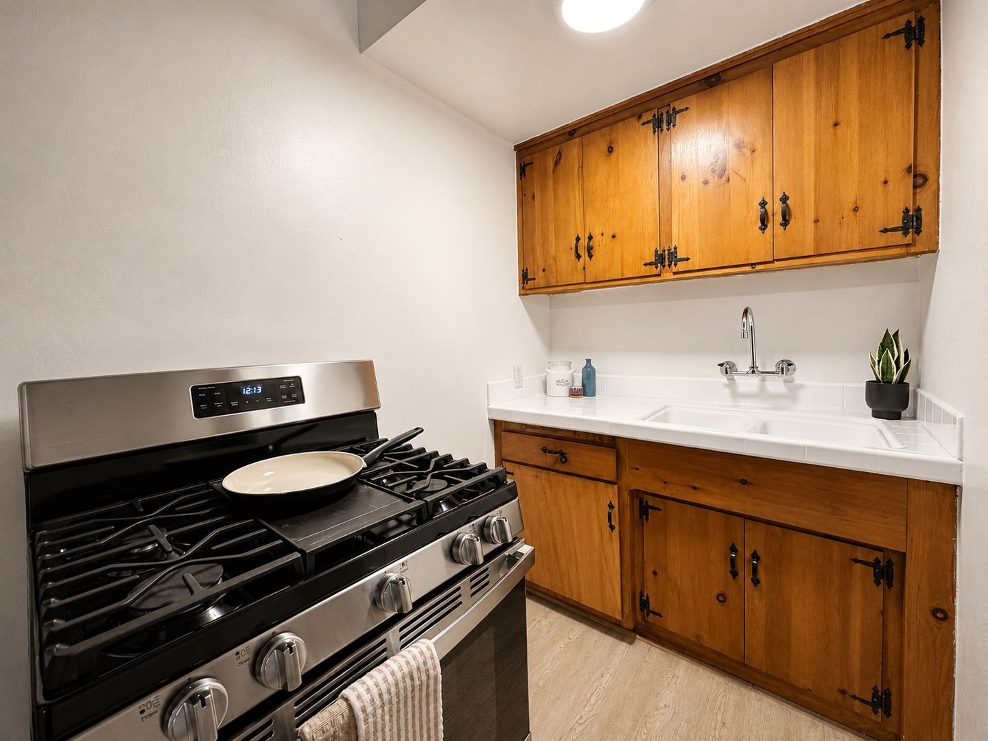 Los Angeles Apartment: 1622 Armacost Ave