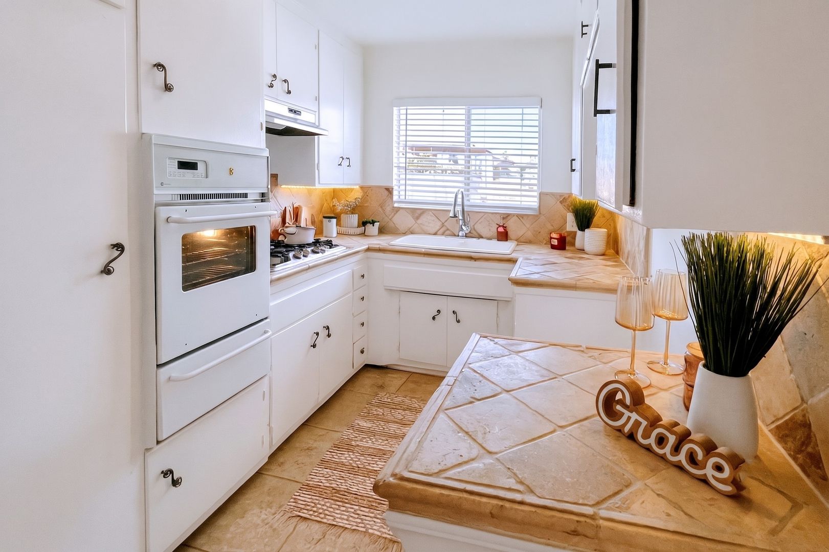 Beverly Hills Apartment: 216 S. Gale Dr