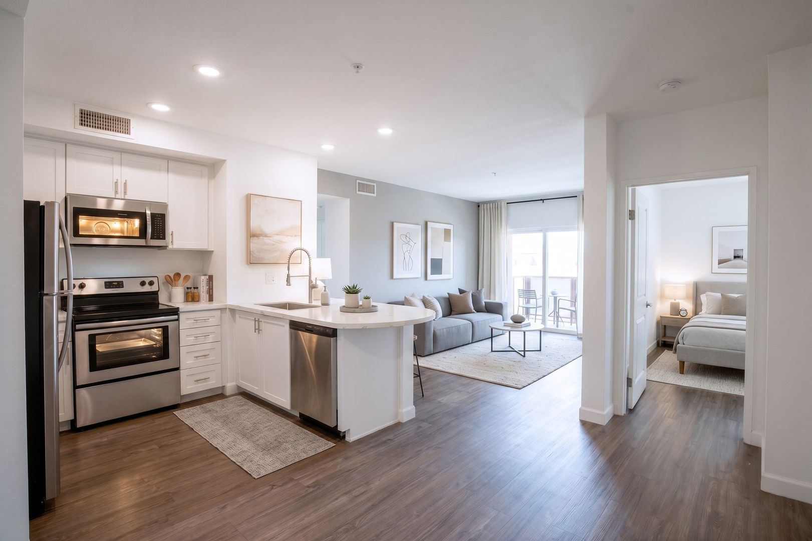 Los Angeles Apartment: 3400 Cahuenga Blvd