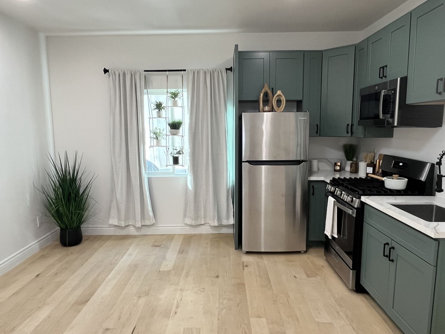 Los Angeles Apartment: 1101 Westerly Terrace