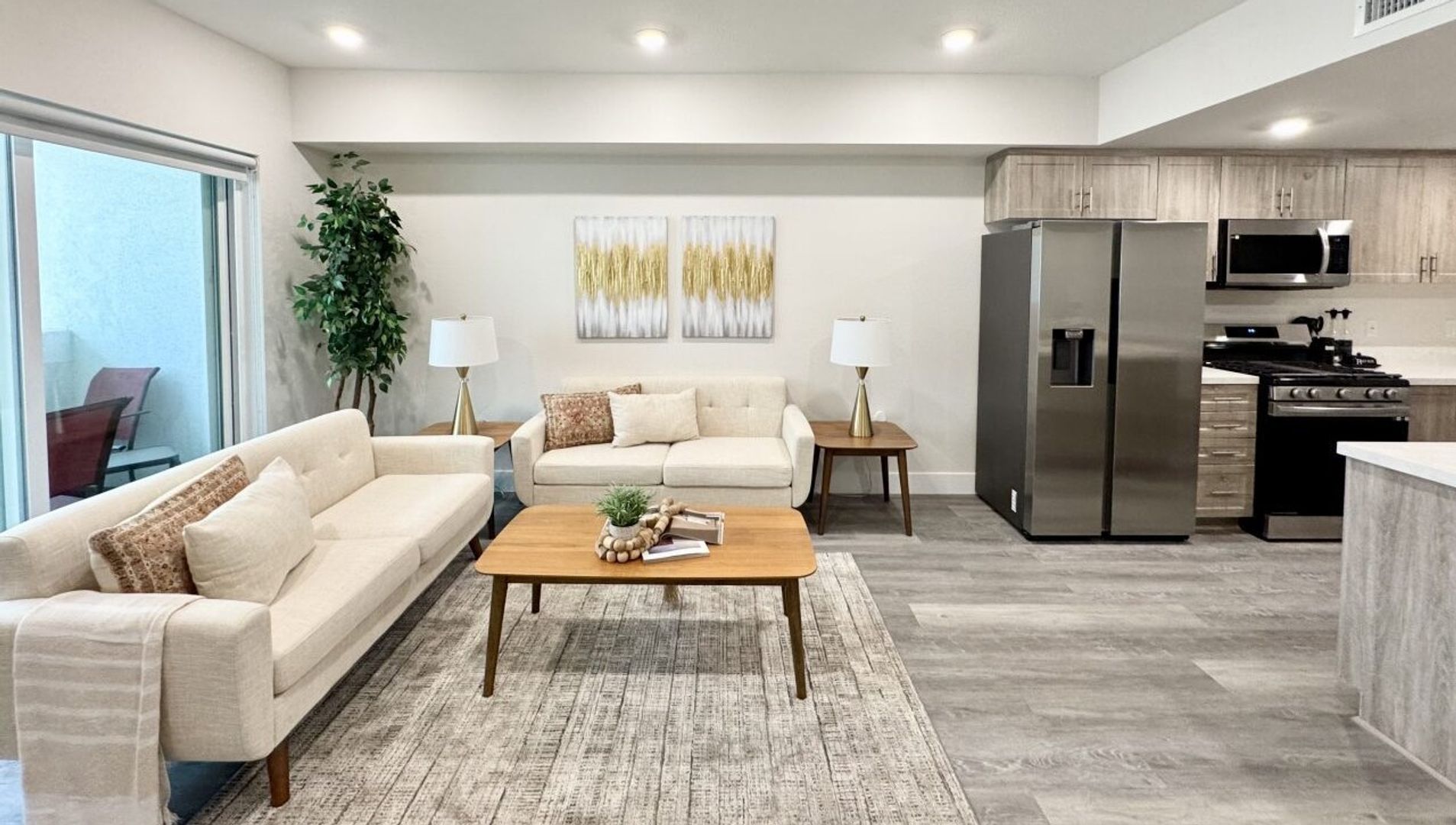 Los Angeles Apartment: 3050 W. 11th Street