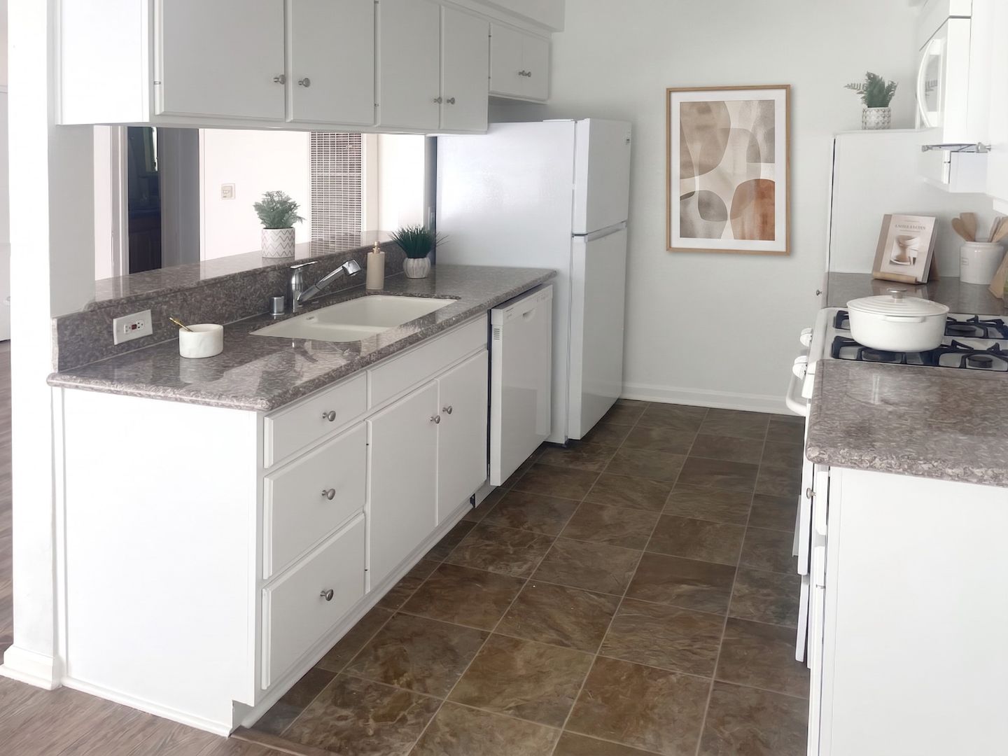 Valley Village Apartment: 11915 Burbank Blvd