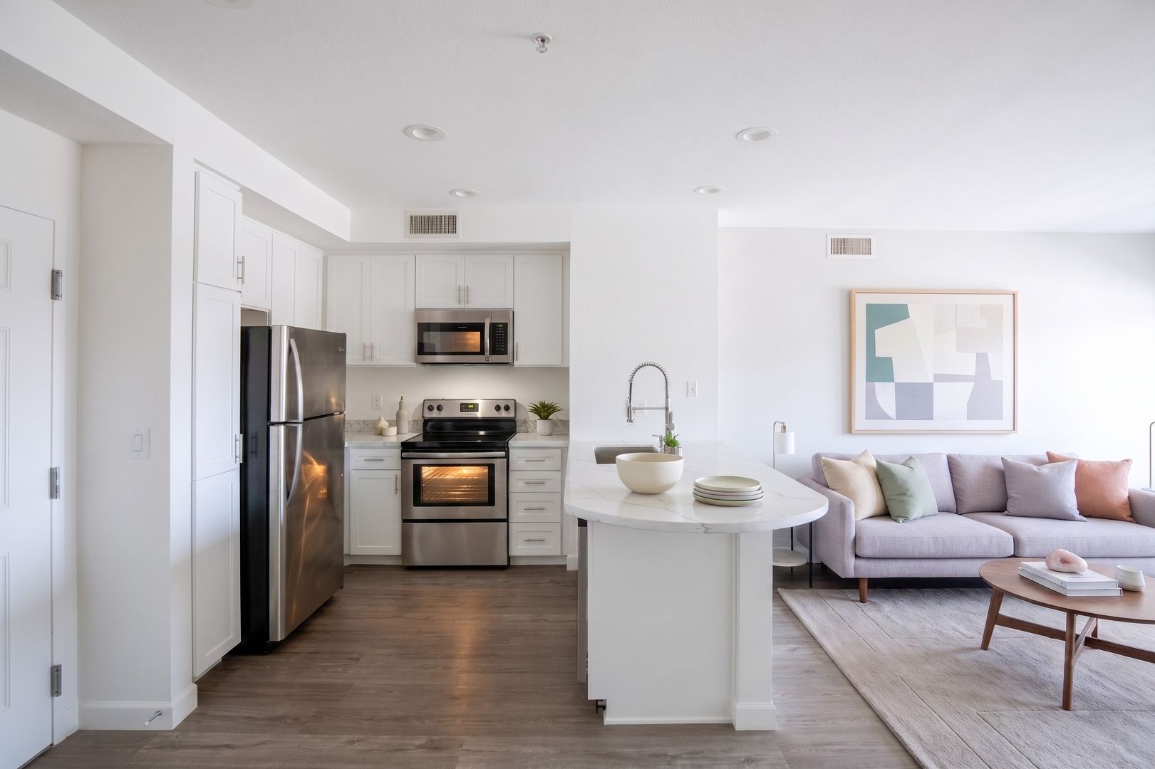 Los Angeles Apartment: 3400 Cahuenga Blvd