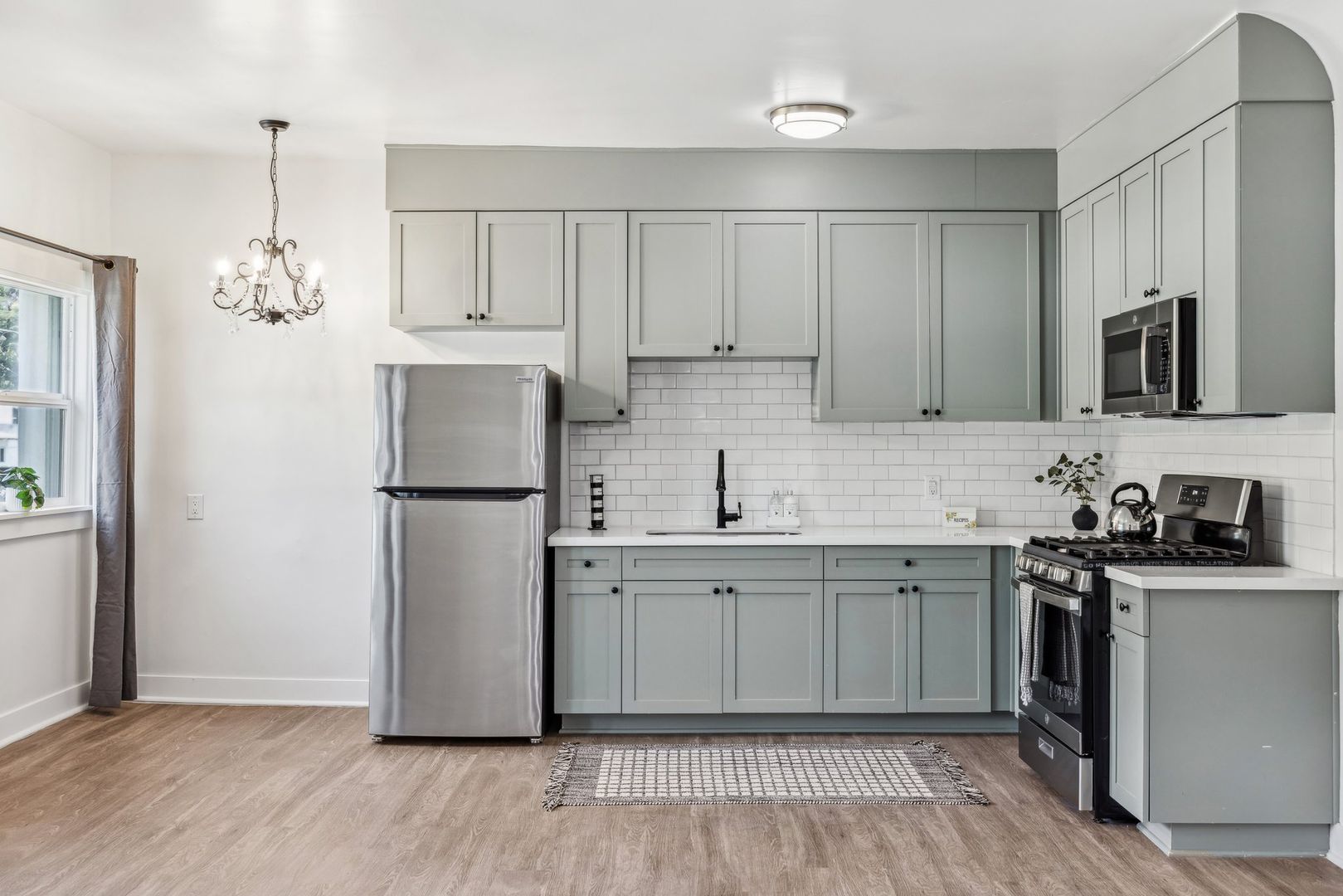 Los Angeles Apartment: 3218 Sunset Blvd