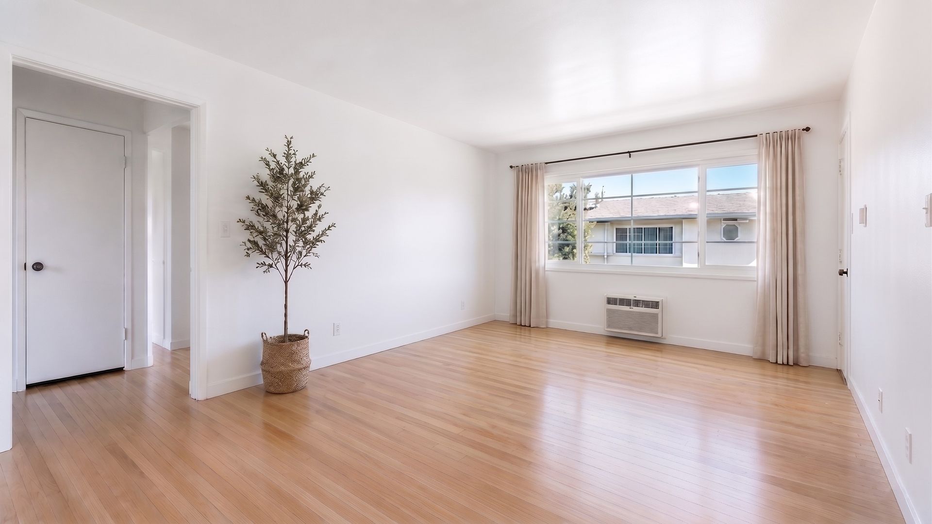 Glendale Apartment: 1553-1555 Riverside Dr.