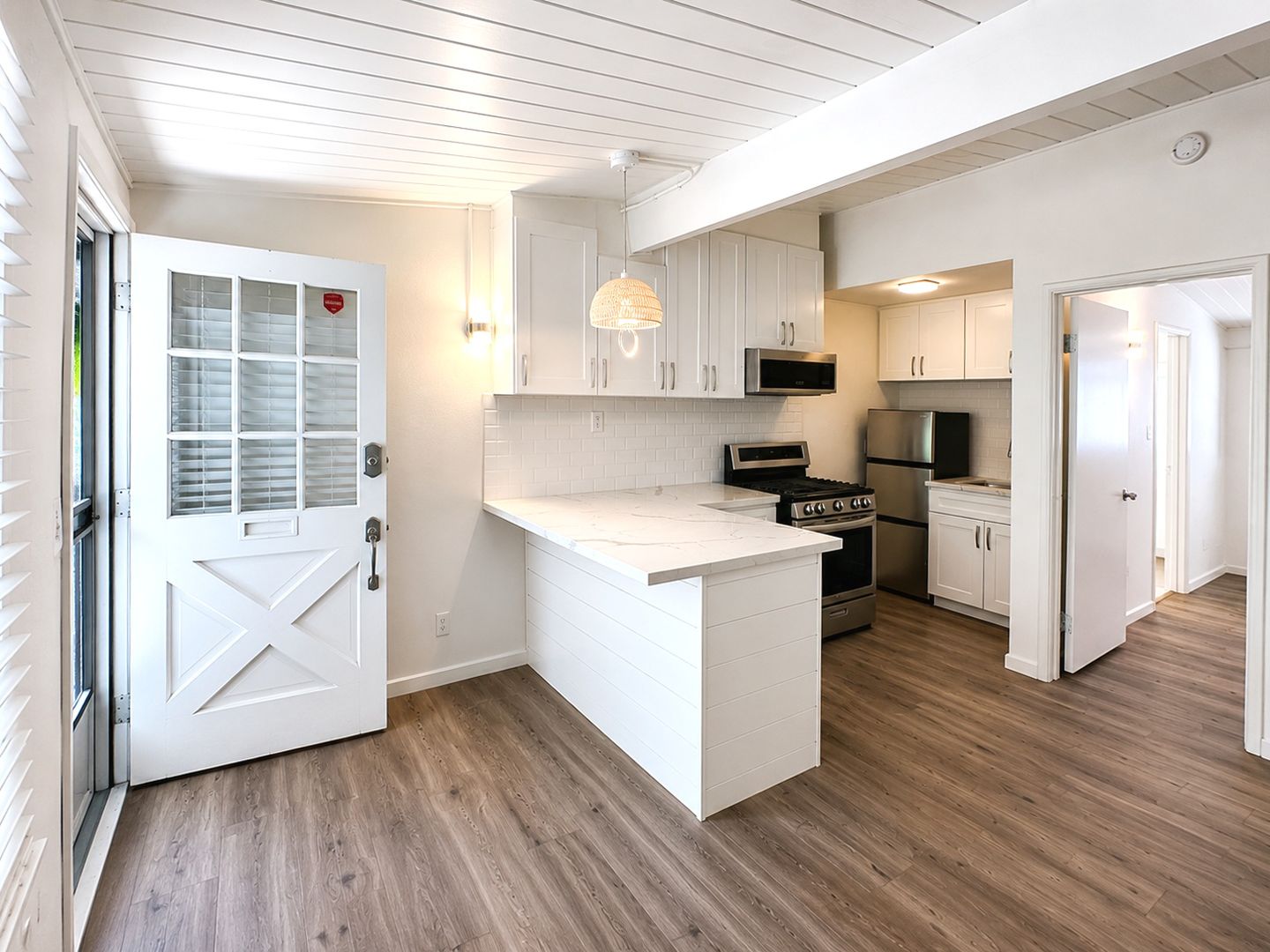 Los Angeles Apartment: 1622 Armacost Ave