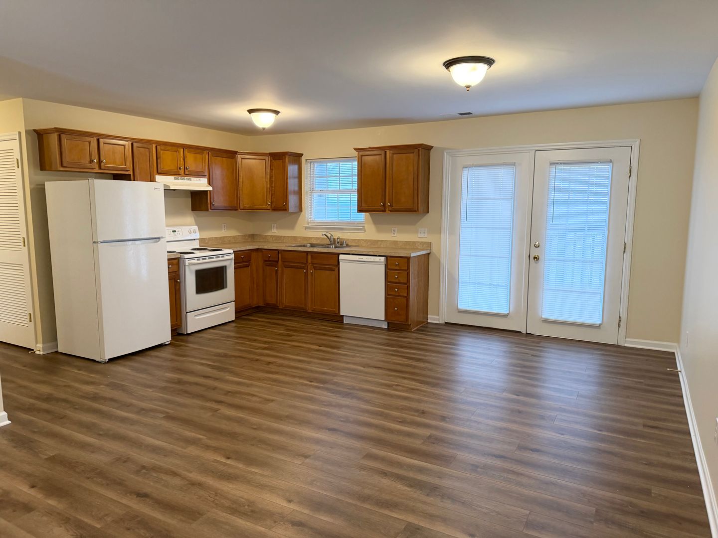 Frankfort Apartment: 100 Pinnacle Court