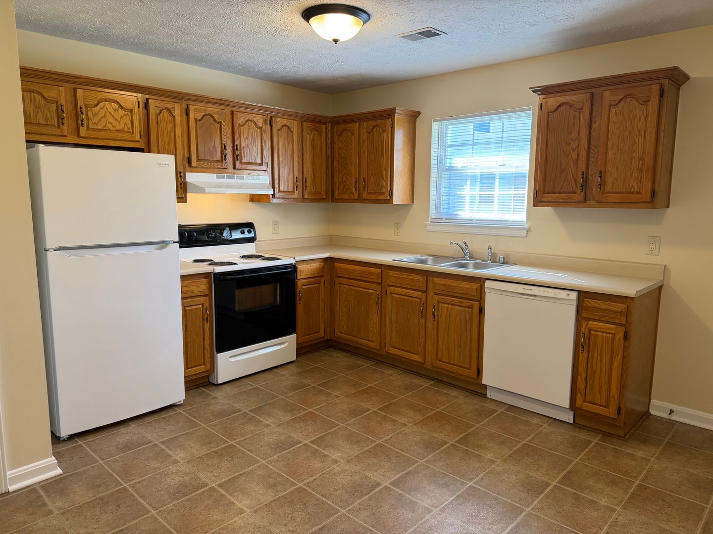 Frankfort Apartment: 100 Pinnacle Court