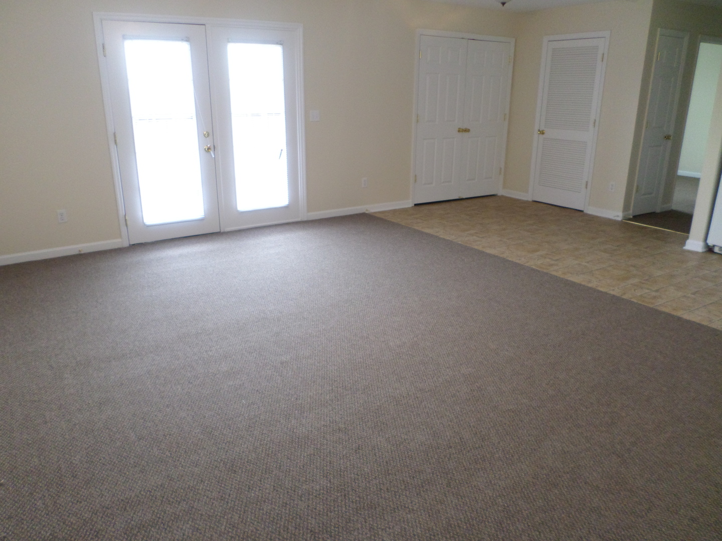 Frankfort Apartment: 100 Pinnacle Court