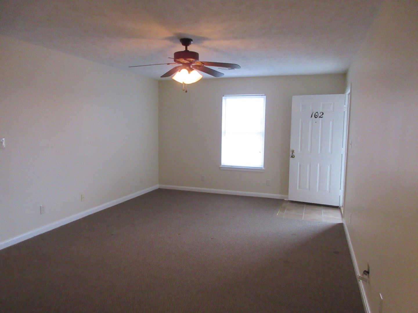 Frankfort Apartment: 100 Pinnacle Court