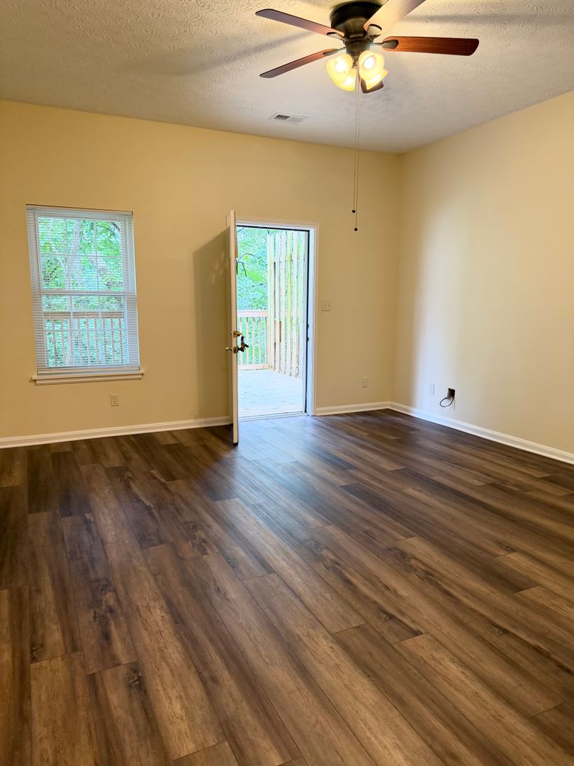 Frankfort Apartment: 100 Pinnacle Court