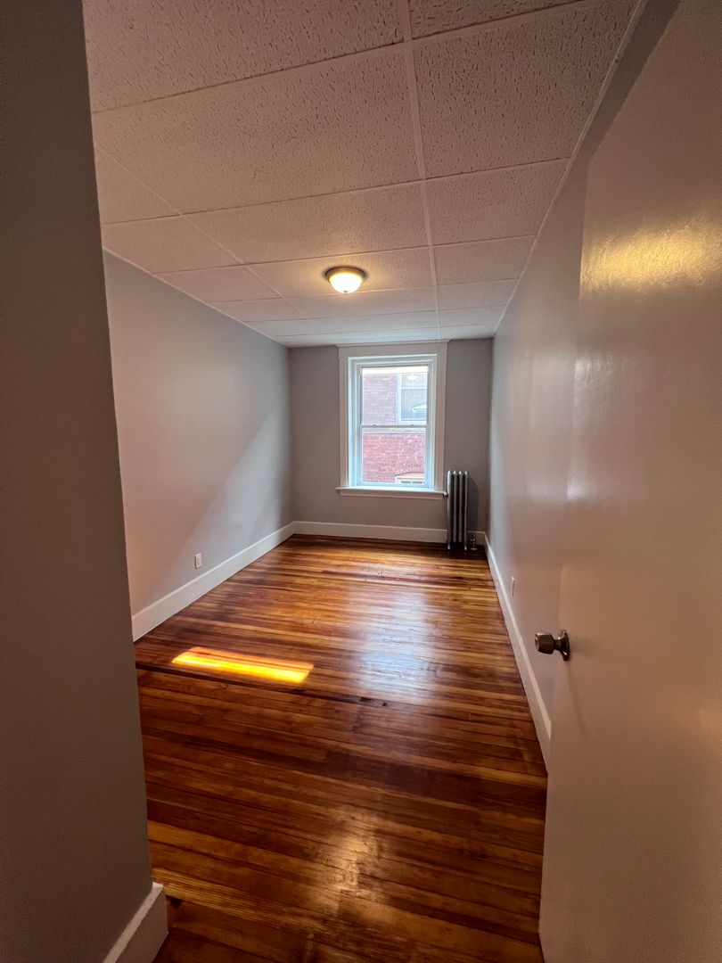 Renovated 1BR in Downtown Pittsfield — Heat & Hot Water Included