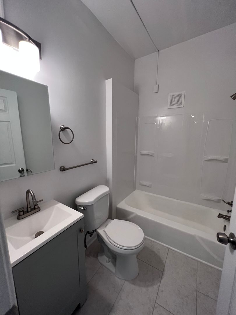 Renovated 1BR in Downtown Pittsfield — Heat & Hot Water Included