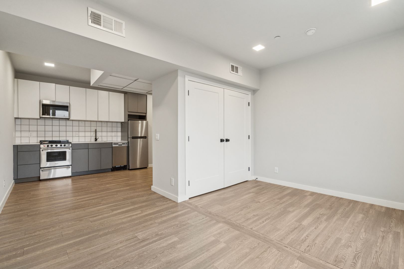 Philadelphia Apartment: 1150 N American