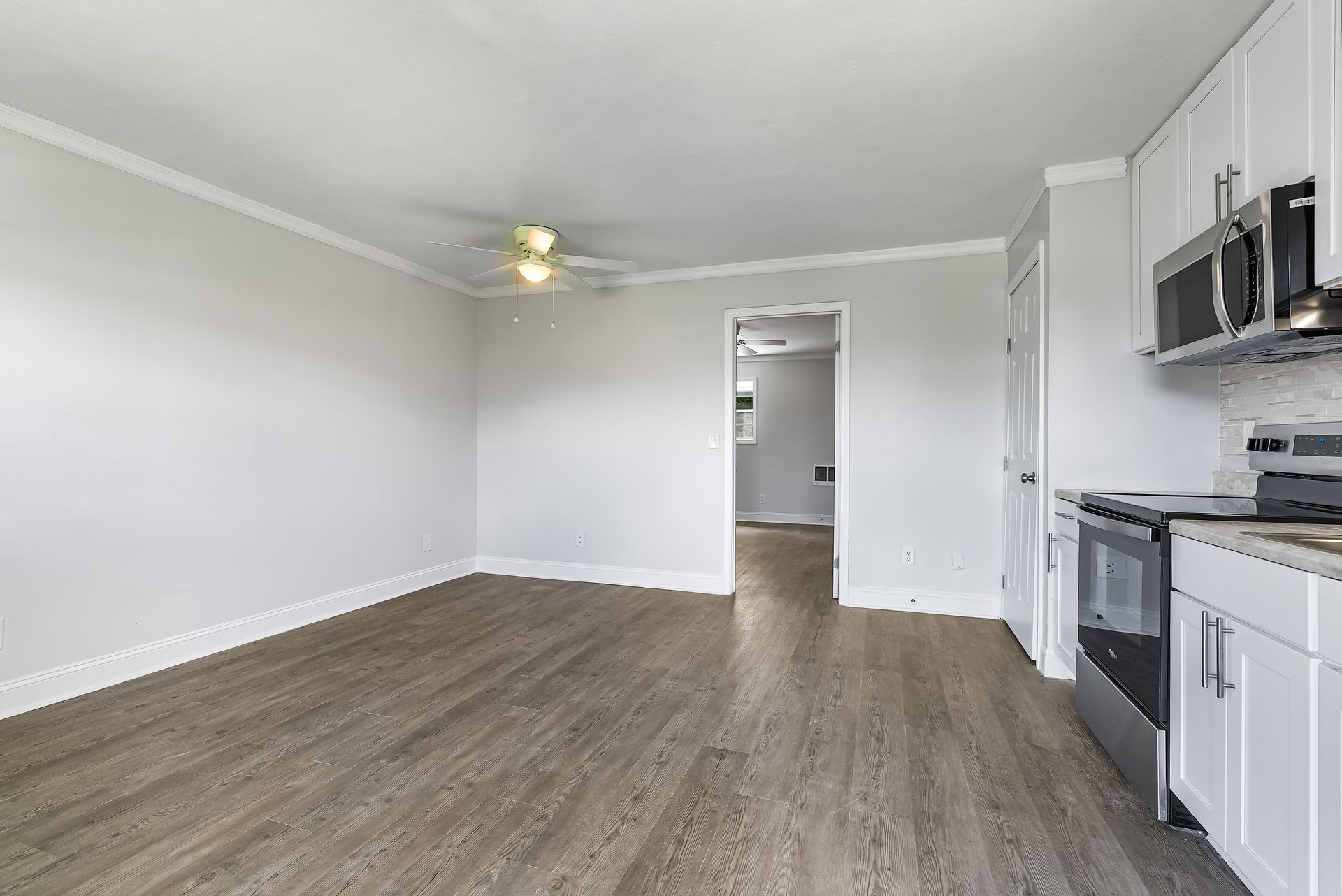 Edgewater Apartments 16 of 26