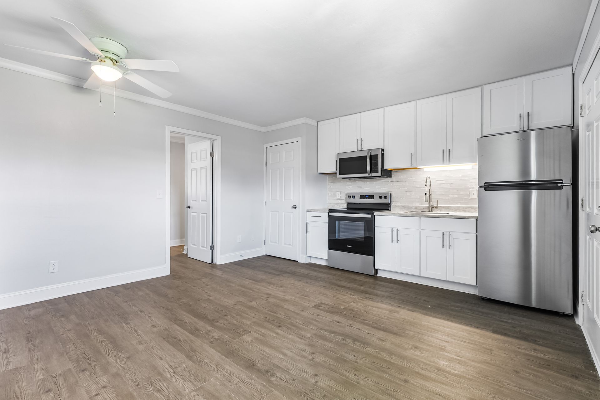 Edgewater Apartments 17 of 26