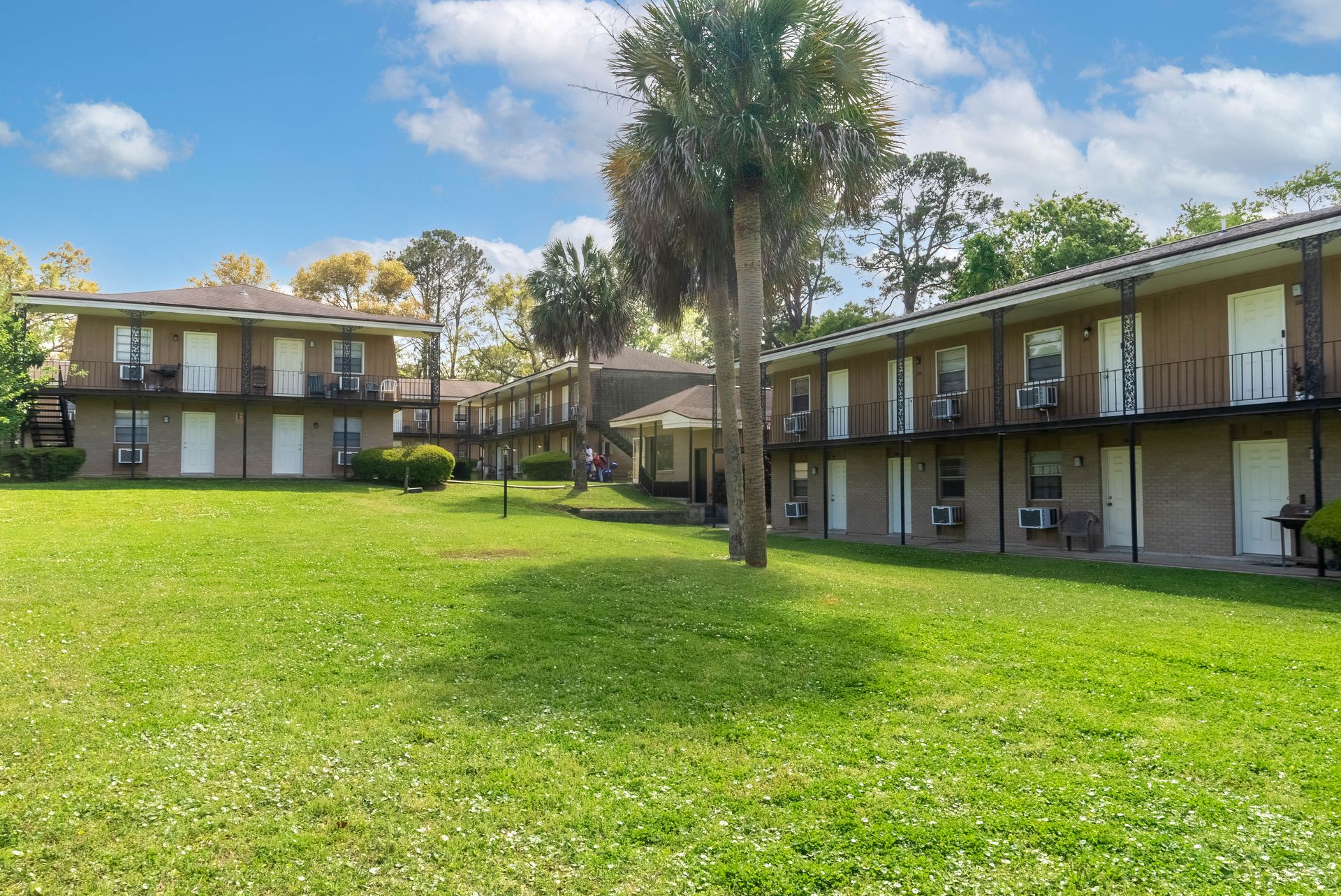 Edgewater Apartments 3 of 12