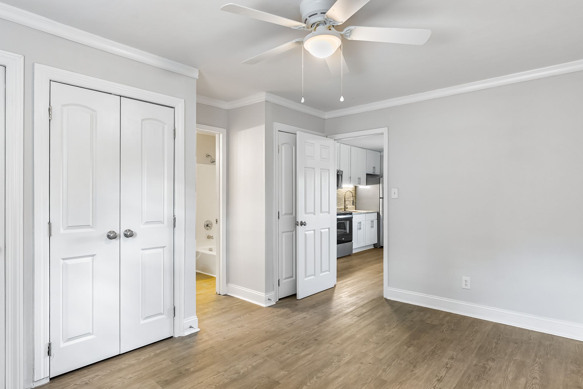 Edgewater Apartments 7 of 12