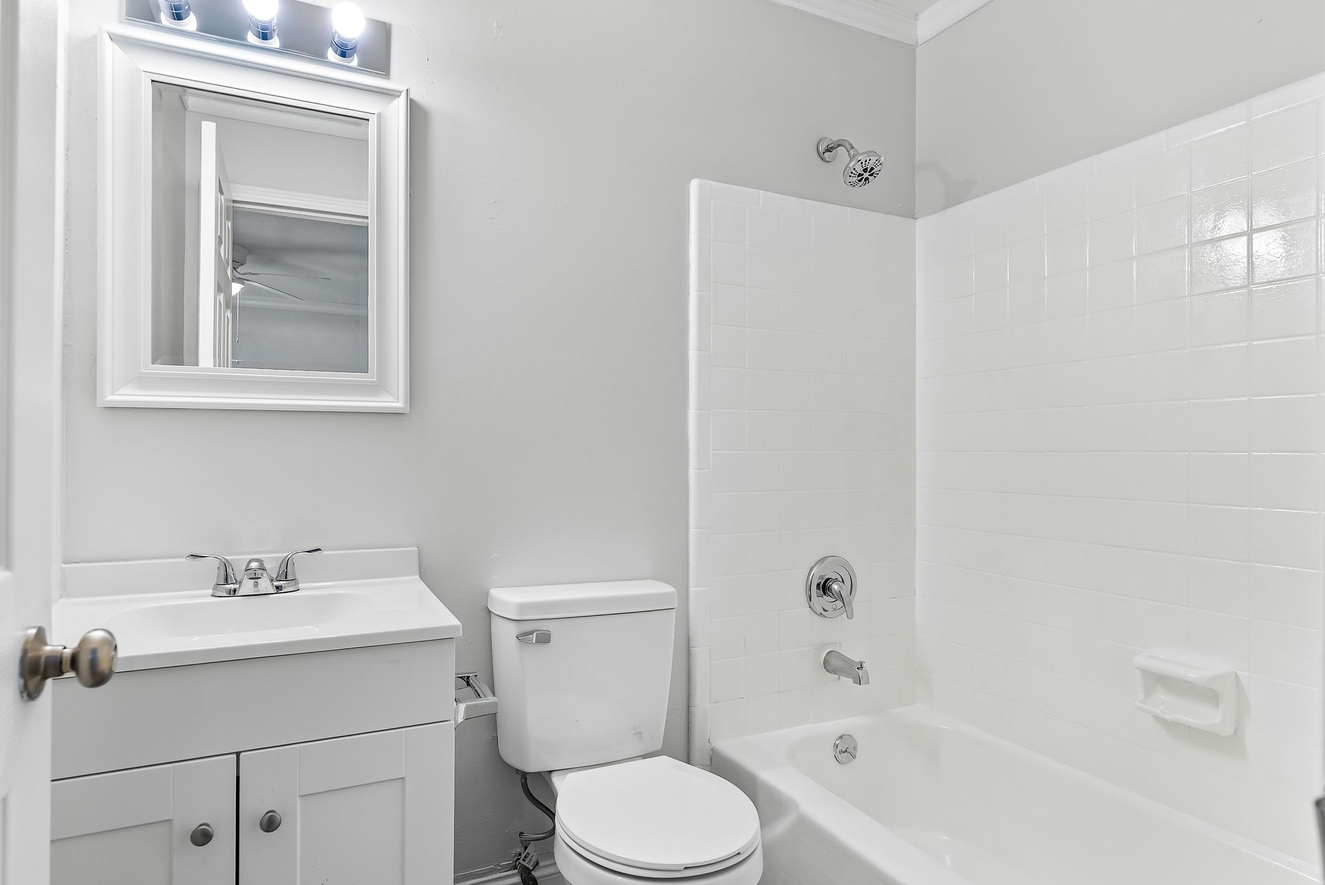 Edgewater Apartments 8 of 12