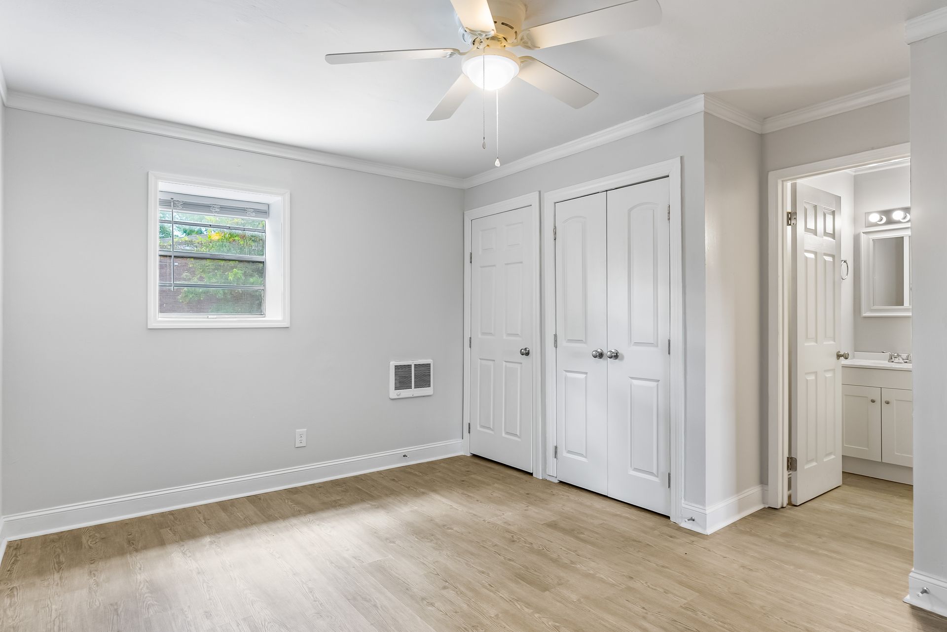 Edgewater Apartments 6 of 12