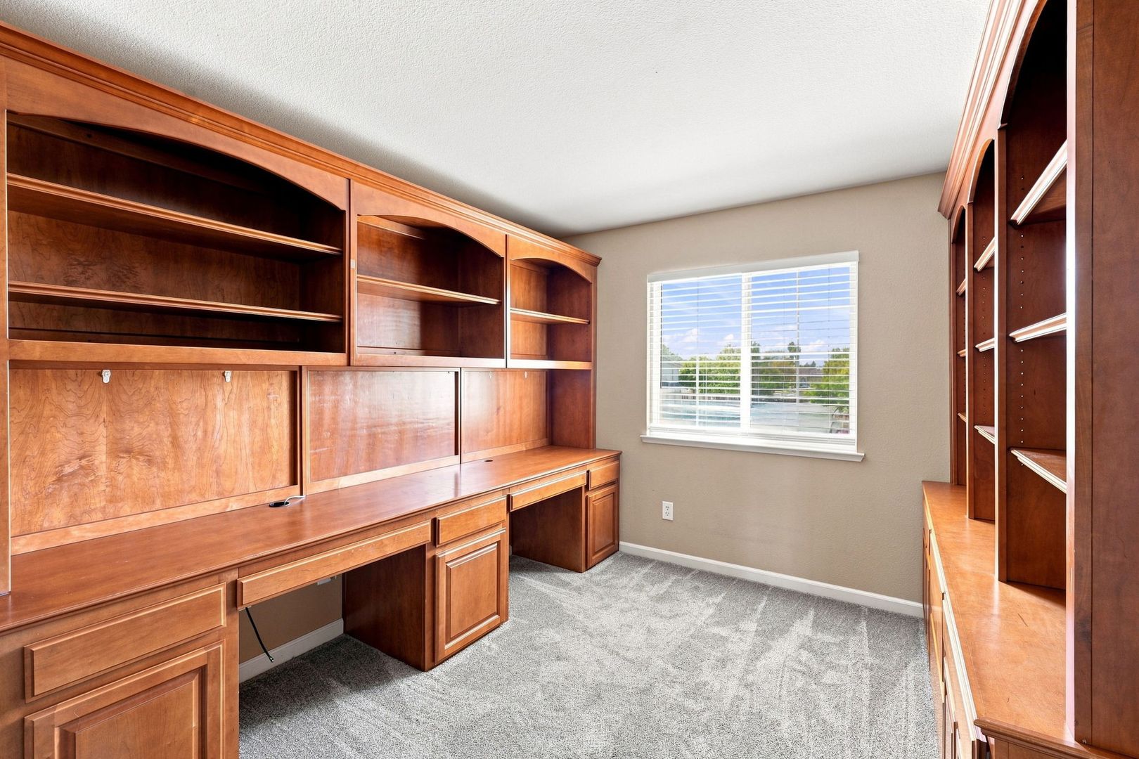Work space at 1380 Jones Ln