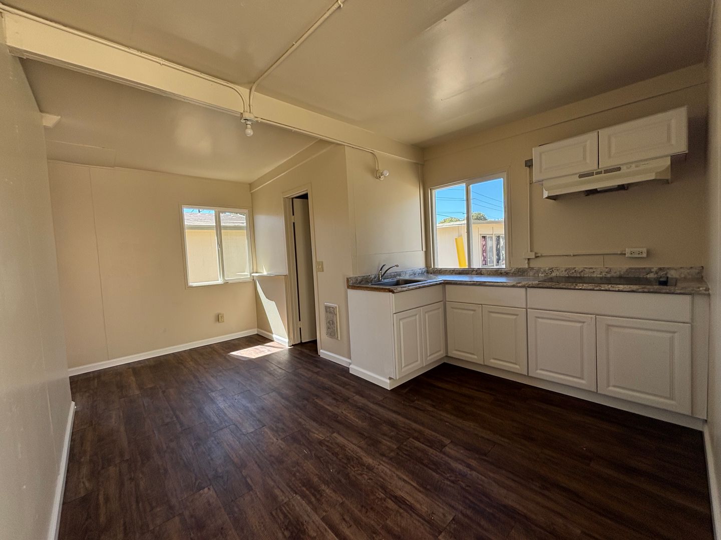 King City Apartment: 450 Jayne St.