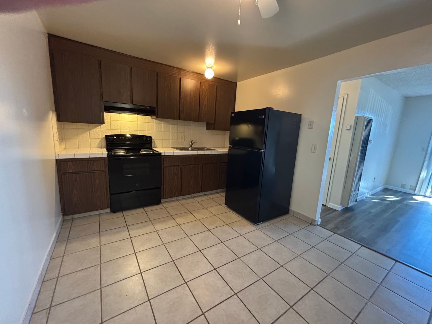 Salinas Apartment: 991 N Madeira Ave