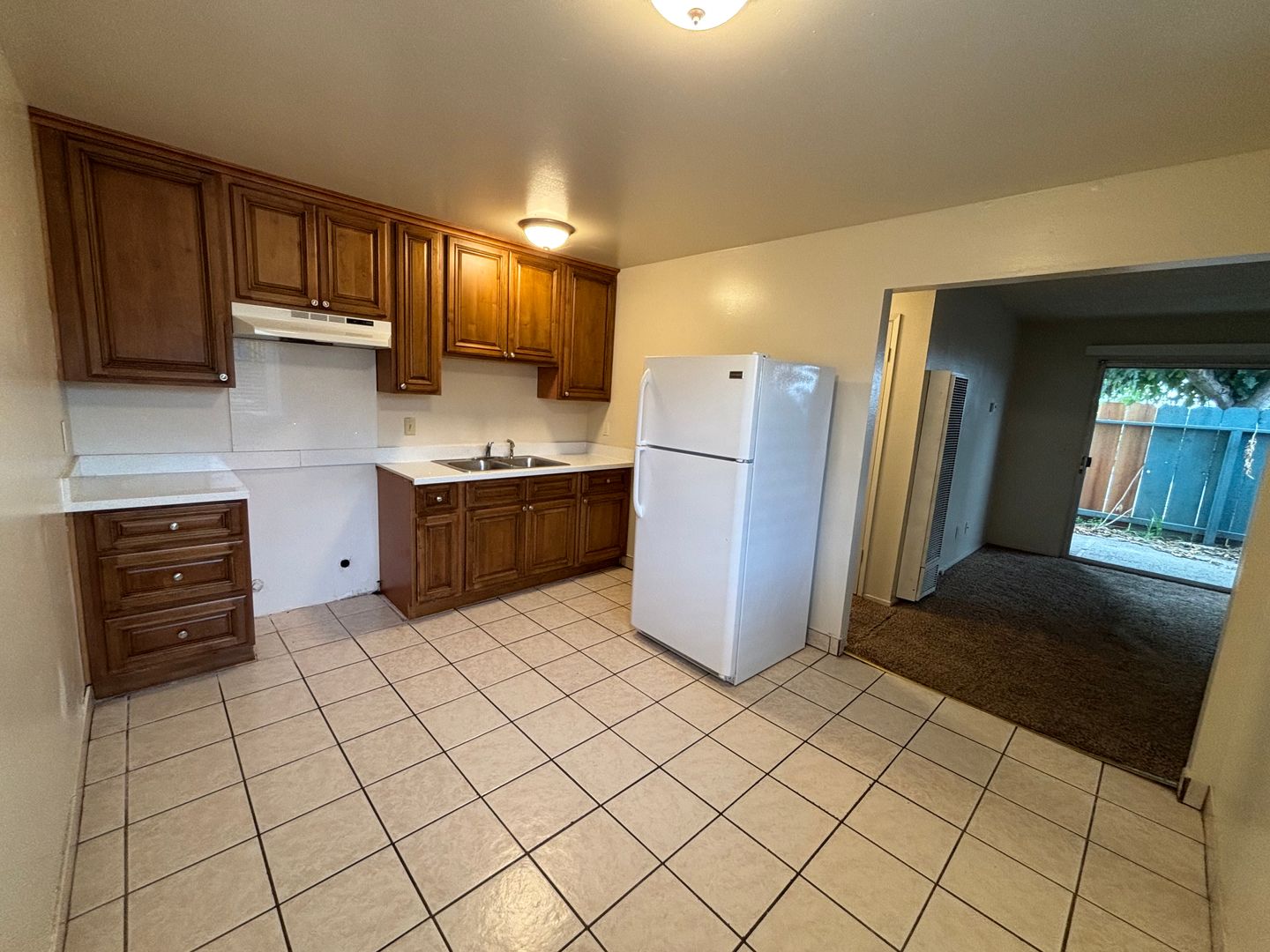 Salinas Apartment: 991 N Madeira Ave