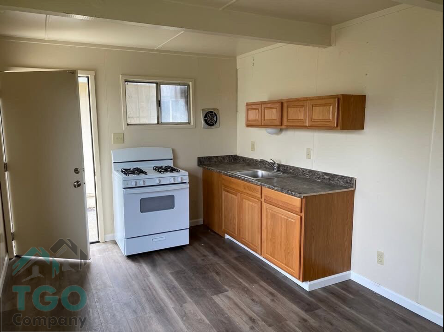 King City Apartment: 450 Jayne St.