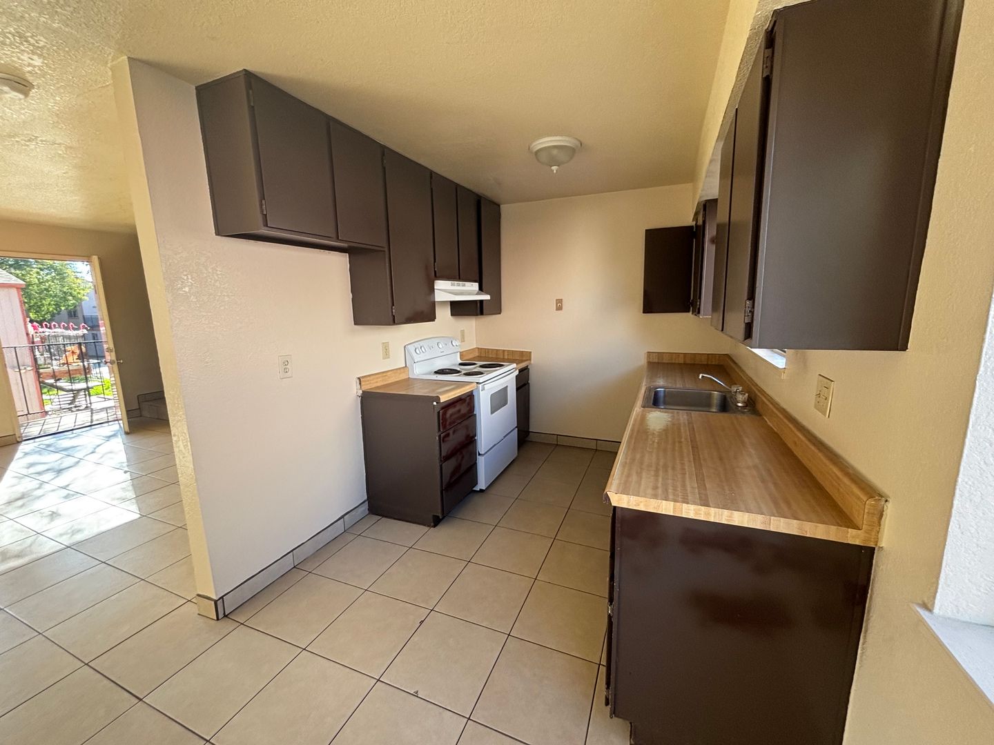 Salinas Apartment: 784-792 Garner Ave.