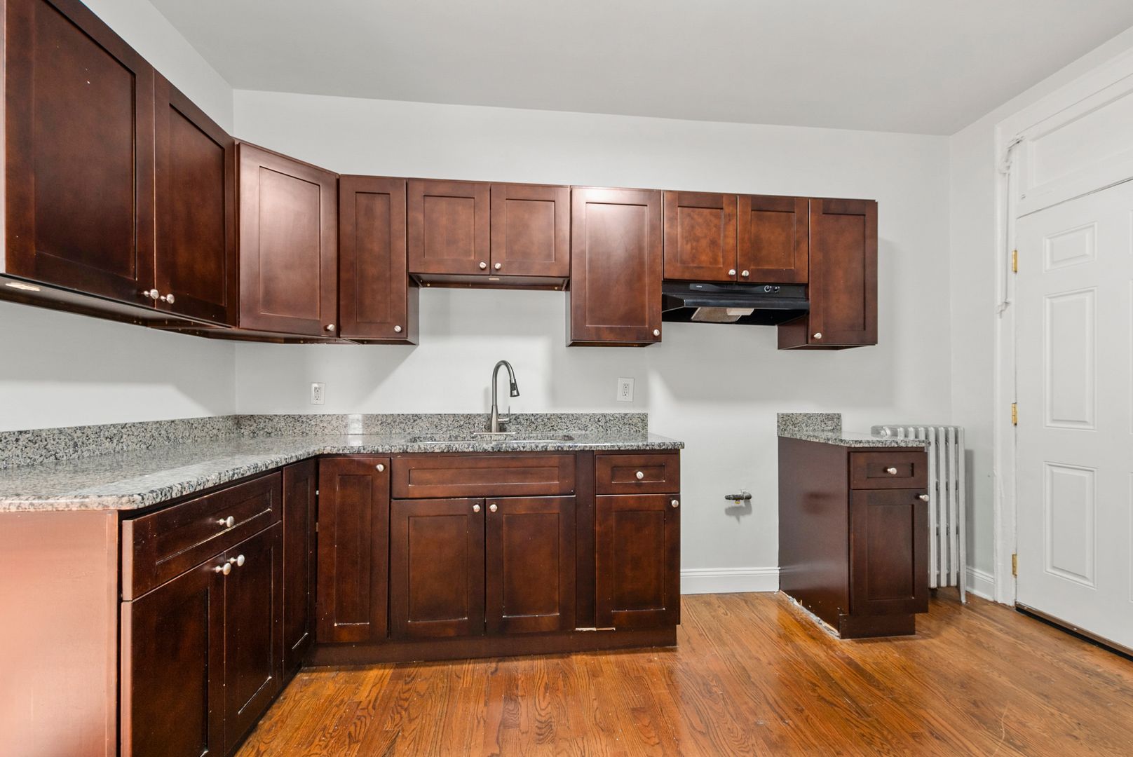 Chicago Apartment: 7521 S. Essex Avenue