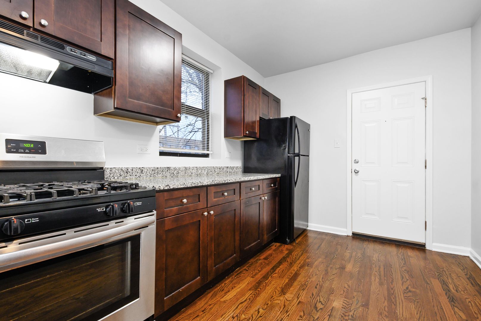 Chicago Apartment: 7525-33 S. Kingston Avenue