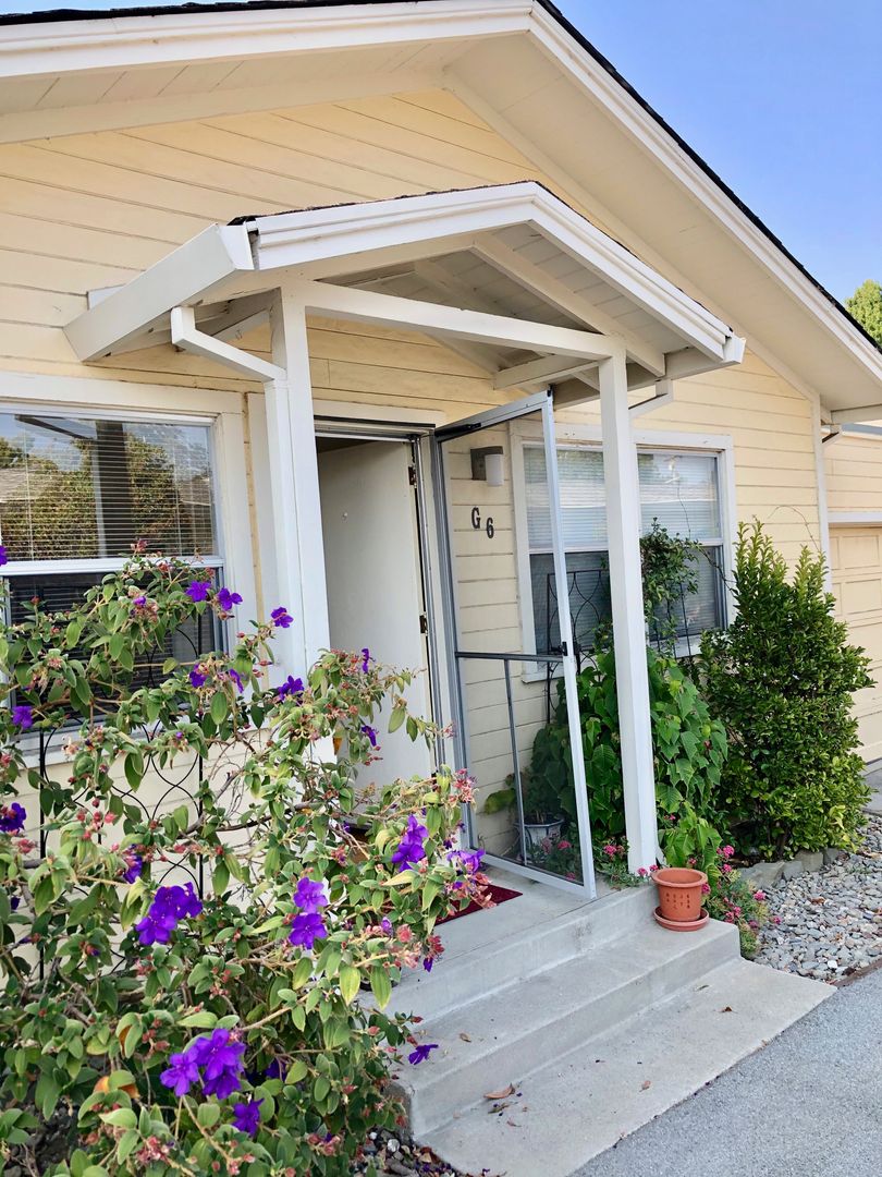Redwood City Apartment: 1459 Gordon Street