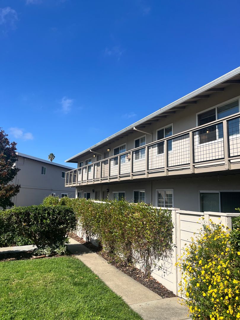 Sunnyvale Apartment: 775 San Justo Court