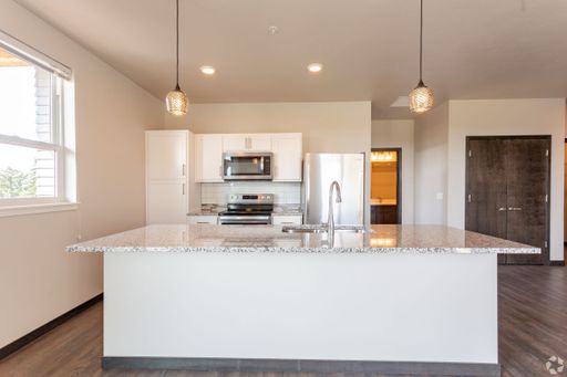 746-501 - Premier TOP FLOOR 2 Bedroom Apartment With Lambeau View! Incredible wrap around deck! - $2,270 (Internet/Cable included) – photo 1