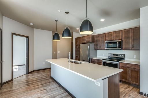 Top Floor Two Bedroom / Two Bath Corner Unit with Lambeau Views - $2,150 - Phase III – photo 1