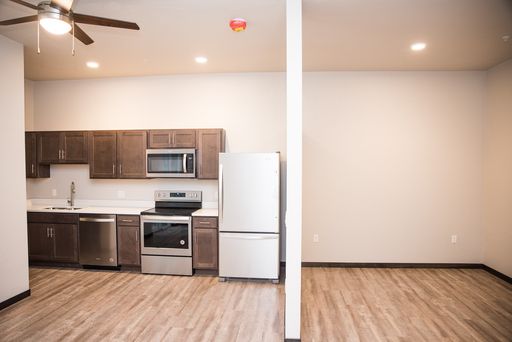 772-306 - Studio -$1,350 (Cable/Internet Included)