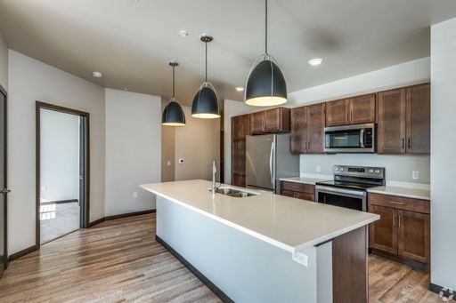 840-229 - Second Floor Corner 2 bed / 2 bath Apartment with Lambeau Views! - $2,125 – photo 1