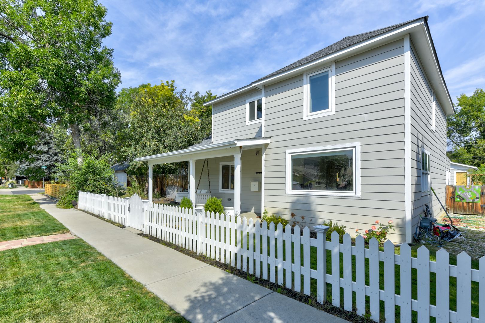 Lafayette House: 303 E Chester St